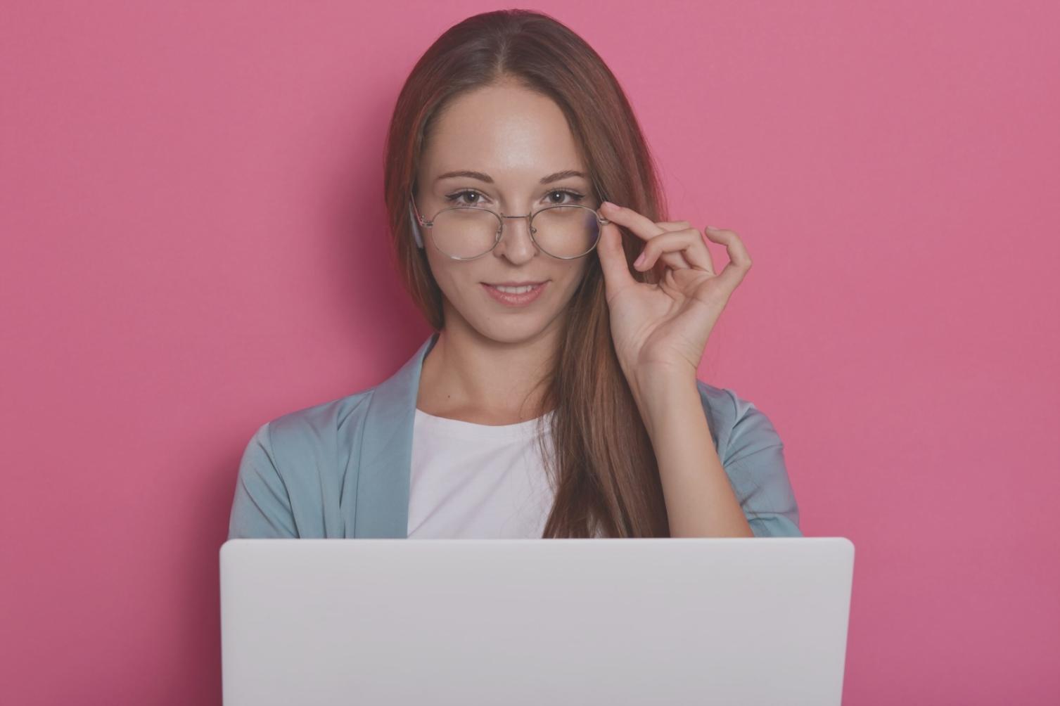 Teilnehmer arbeiten gemeinsam an einem Disaster Recovery Projekt