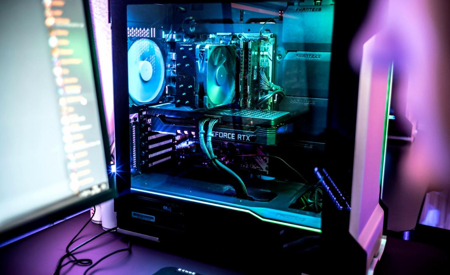 Serverraum mit modernen Backup-Systemen und Netzwerk-Infrastruktur